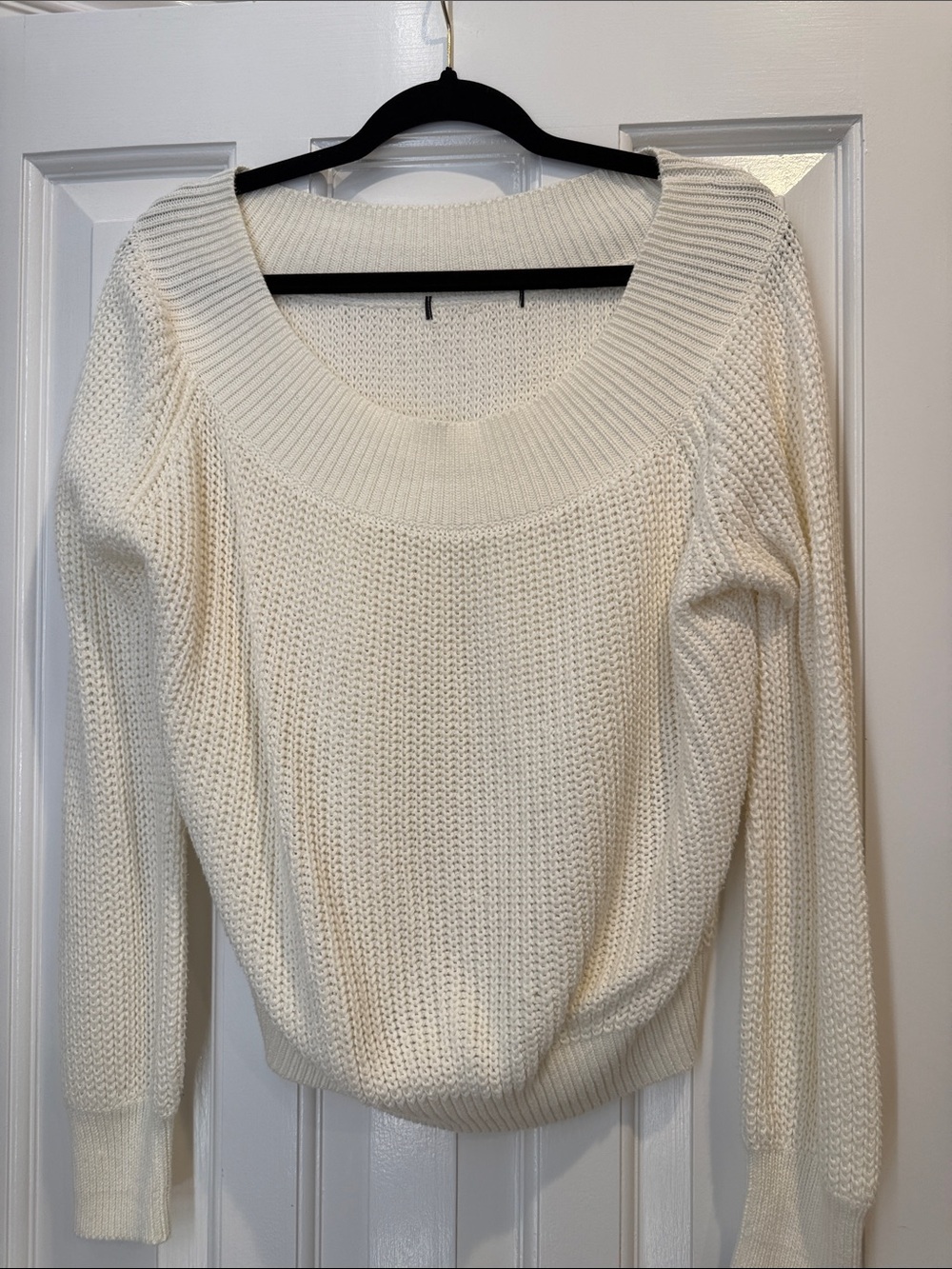 London size M/L Cream Scoop Neck Knit Sweater